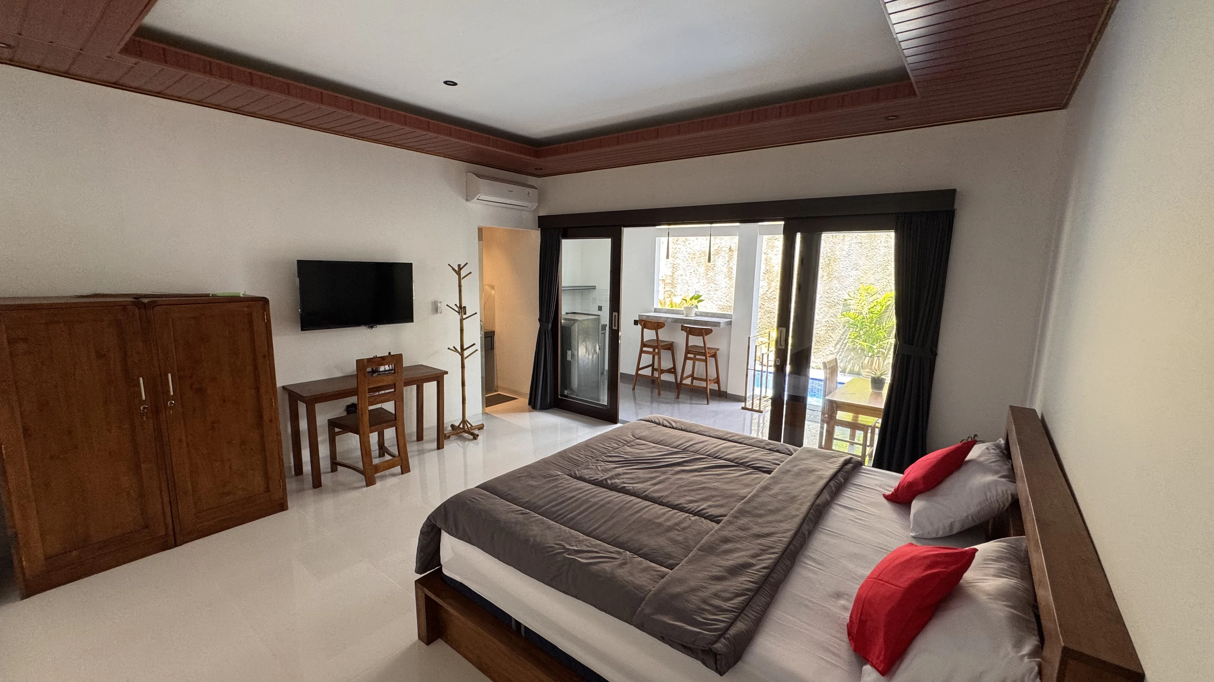 Kamar master suite mewah di Vila Canggu Bali - Villa mewah di Bali